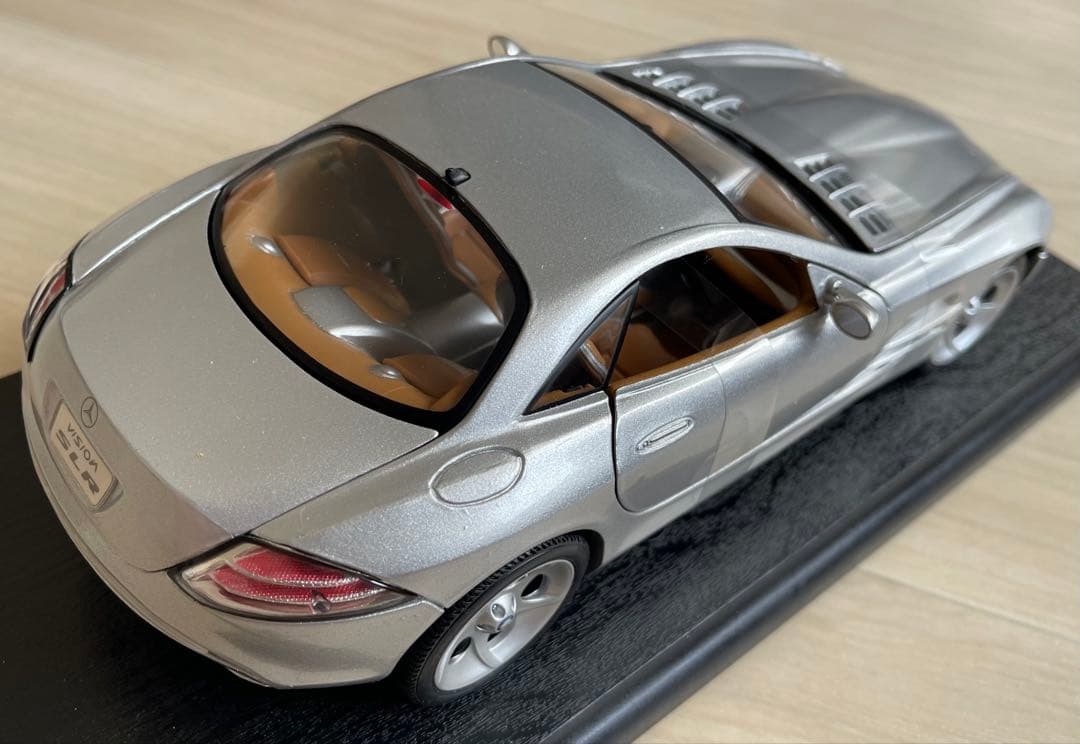 絶版新品　メルセデスベンツ/ 1/18 VISION SLR シルバーメタリック