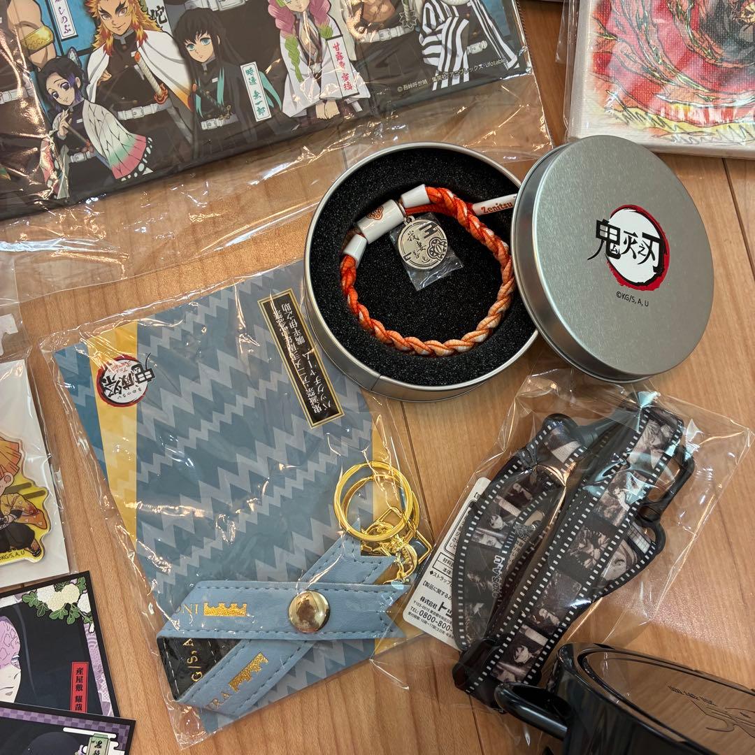 鬼滅の刃 グッズ まとめ売り アニメ 缶バッジ クリアファイル 大量