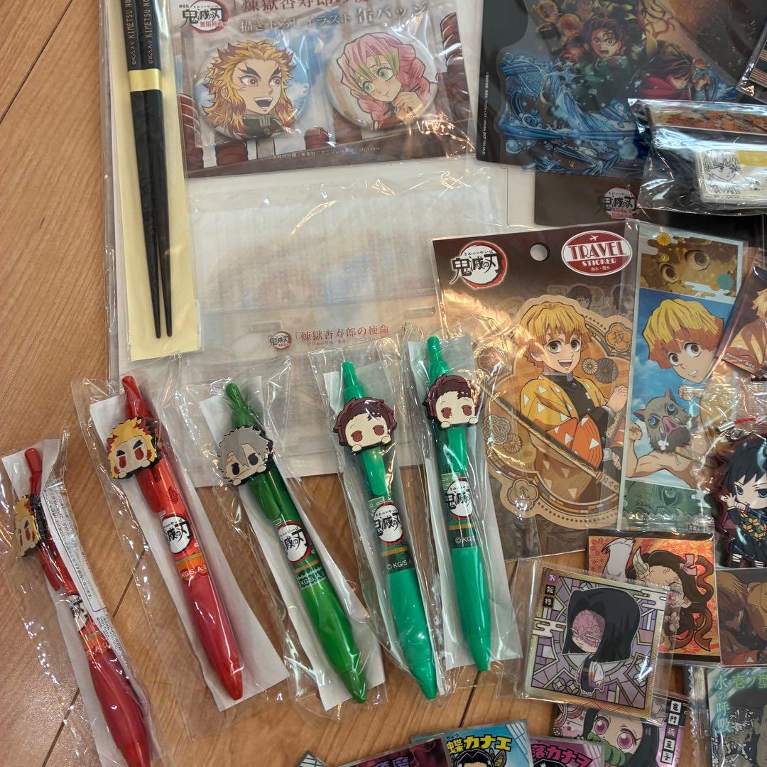 鬼滅の刃 グッズ まとめ売り アニメ 缶バッジ クリアファイル 大量