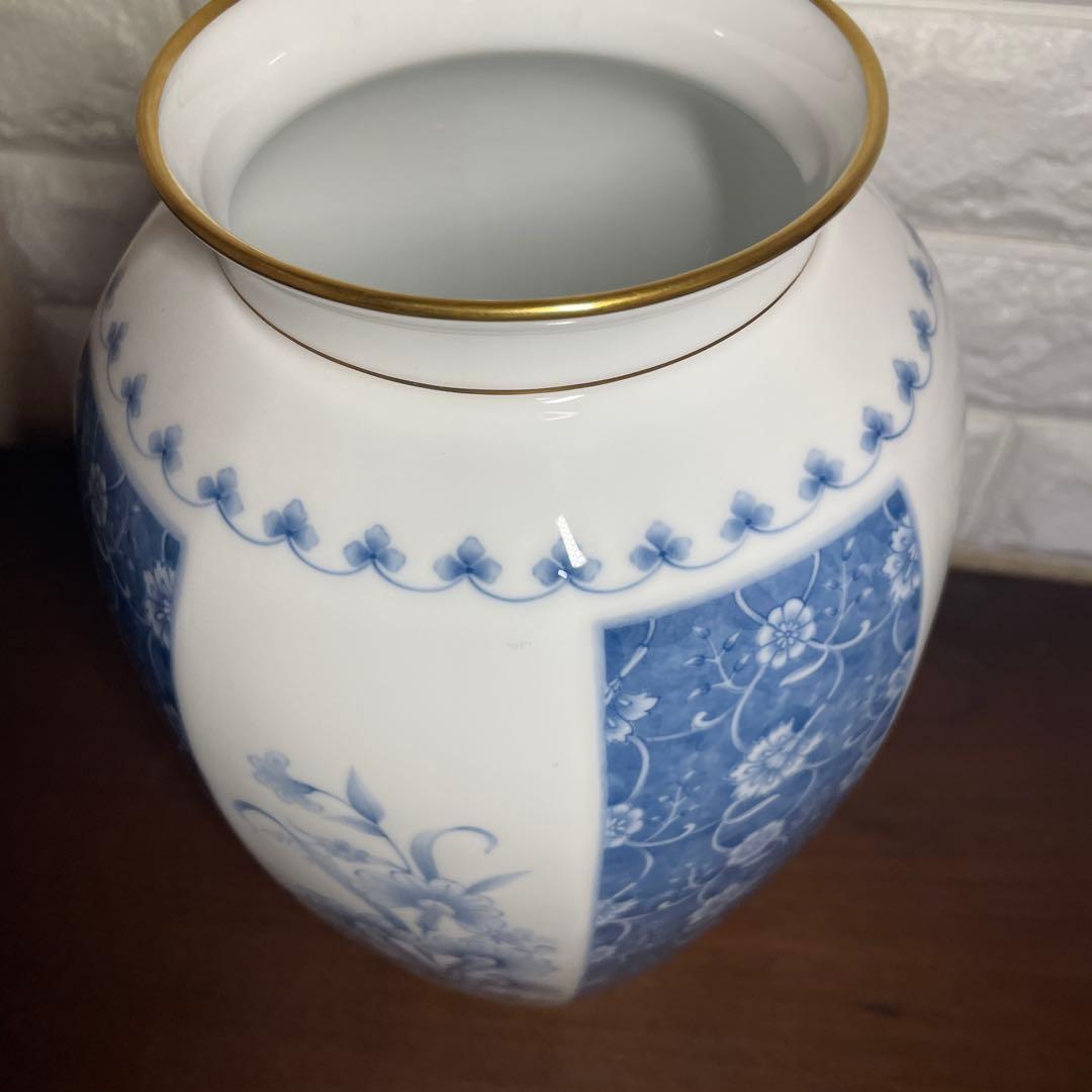 大倉陶園 フラワーベース 花瓶 壺 白磁 ブルー 染付 唐草 28cm