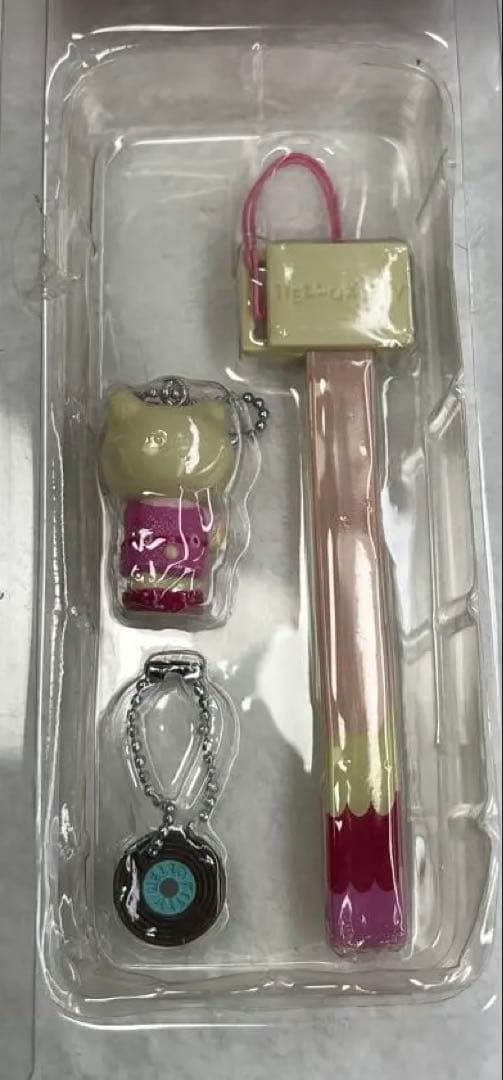 希少　GO!GO！GIRLSハローキティレコードプレーヤーストラップ　現状