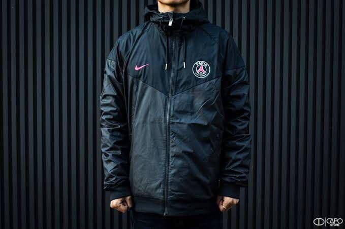 ☆新品☆ タグ付 NIKE PSG ウインドランナー L ナイキ パーカー