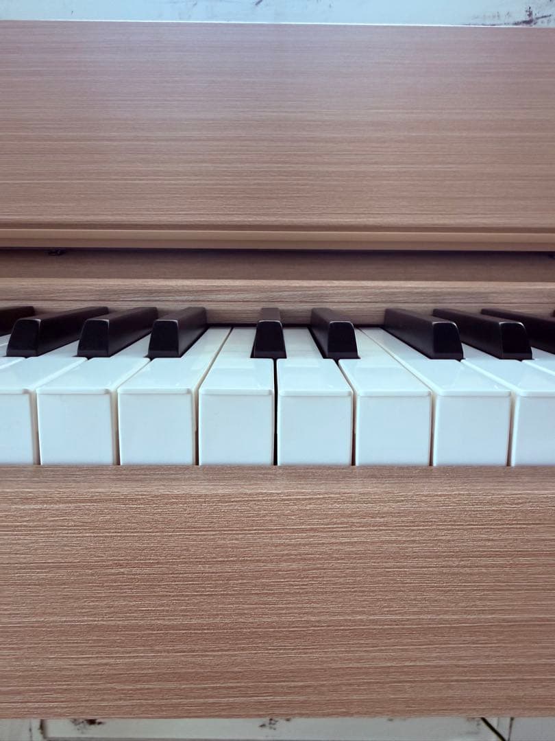 電子ピアノ88鍵盤　スライドカバー　３本ペダル　ハンマーアクション鍵盤