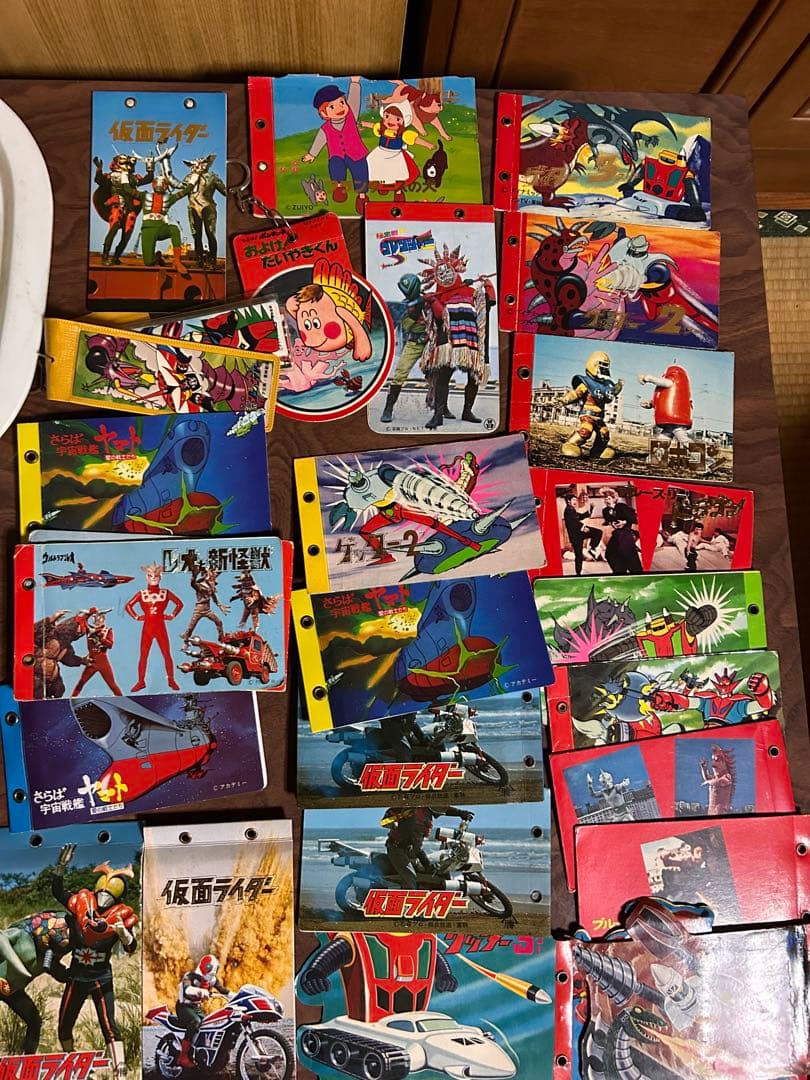 仮面ライダー、ロボコン、ウルトラマン、アニメ、特撮ヒーローなどカードセット