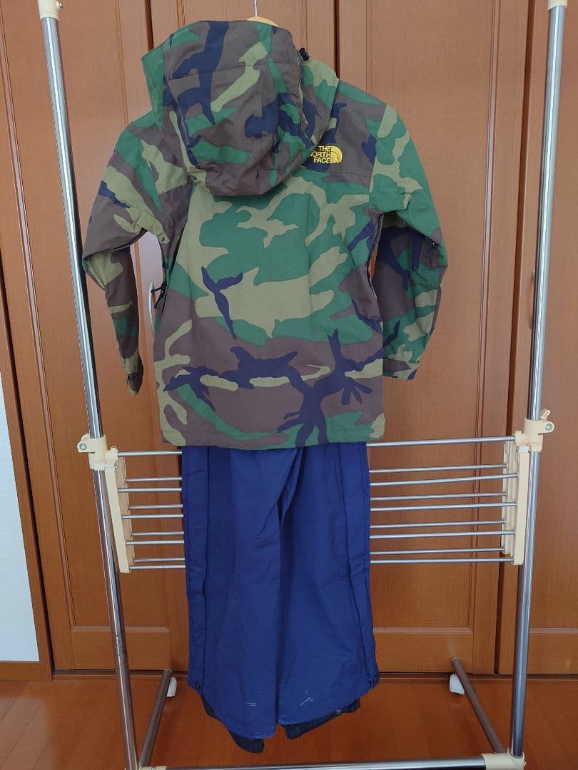 The North Face 迷彩柄 ジャケットとパンツセット 130