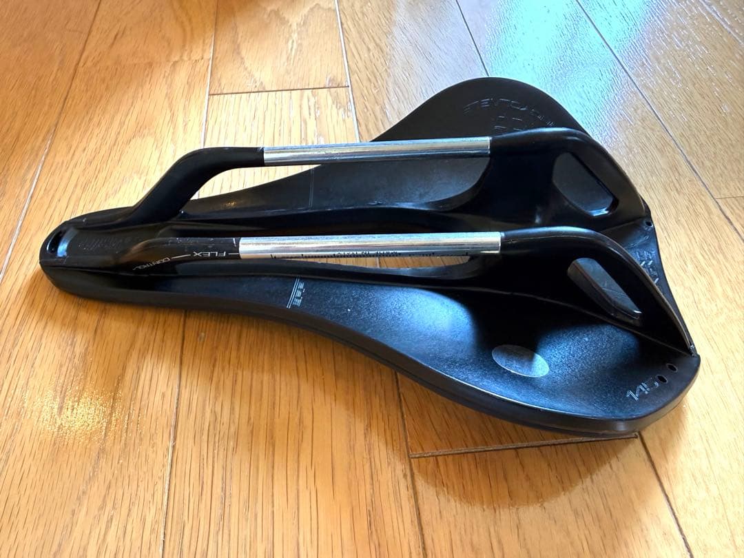 Selle Italia NOVUS BOOST EVO スーパーフロー