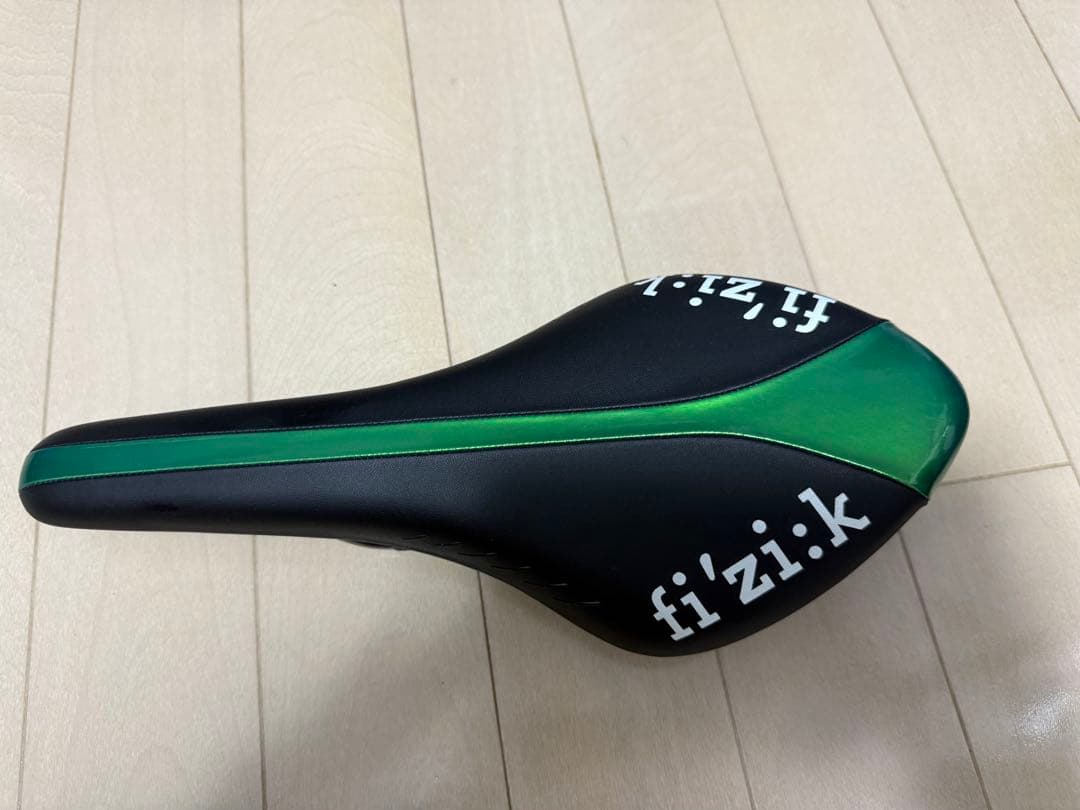 fizik カーボンサドル
