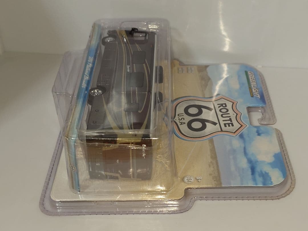 グリーンライト 2016 Fleetwood Bounder 1/64 ミニカー