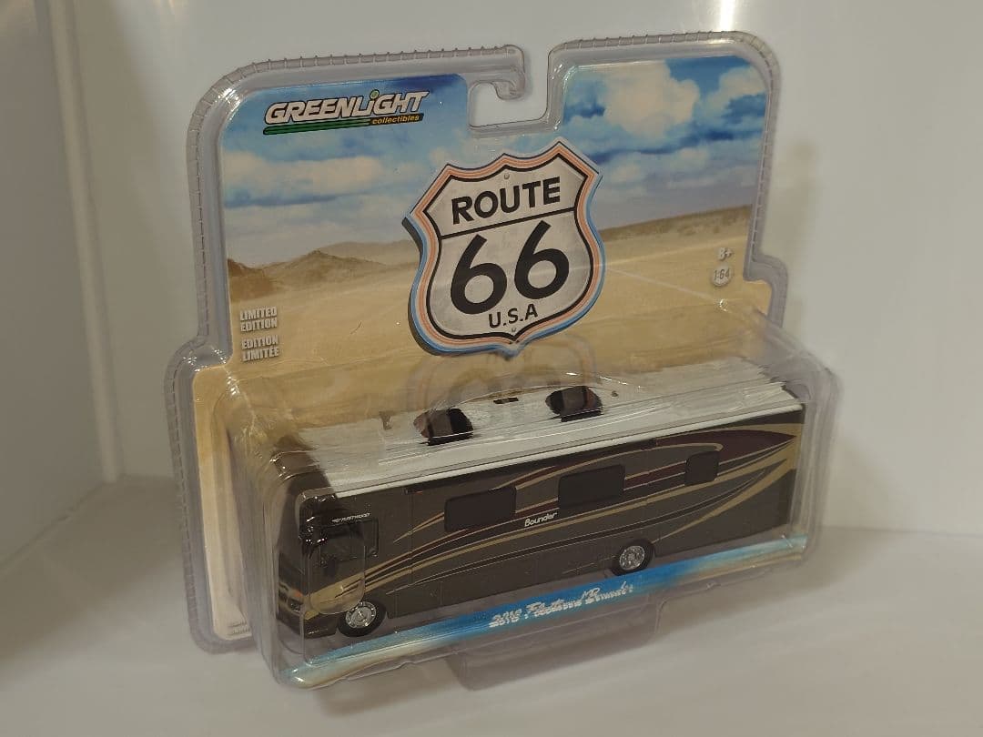 グリーンライト 2016 Fleetwood Bounder 1/64 ミニカー