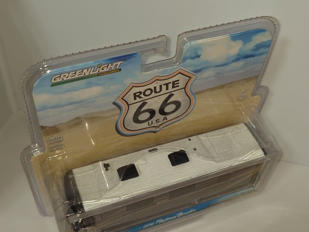 グリーンライト 2016 Fleetwood Bounder 1/64 ミニカー