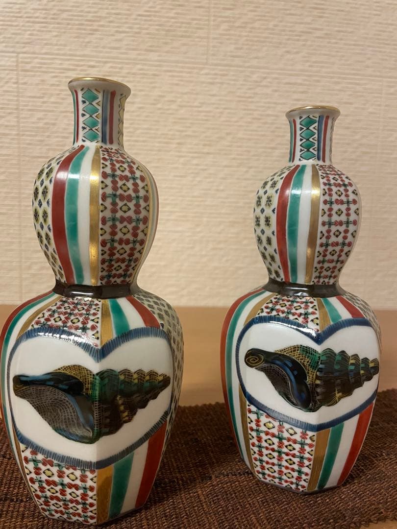 北出塔次郎作　色絵金彩　山海図　陶瓶