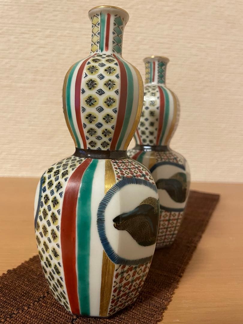 北出塔次郎作　色絵金彩　山海図　陶瓶