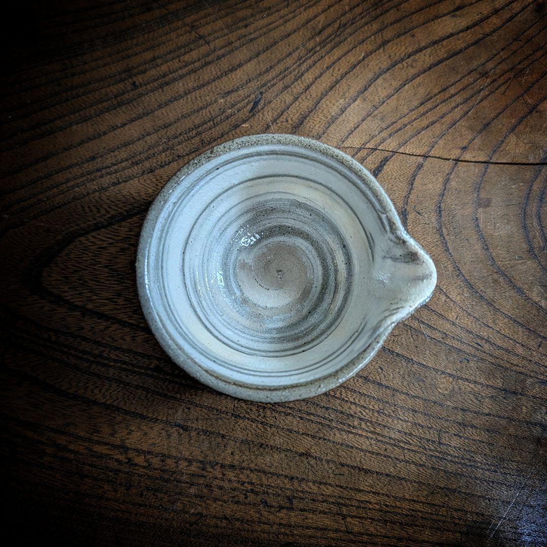 ​希少　蔵出し　徳川銘　三つ葉葵　刷毛目片口　ぐい呑み　小鉢