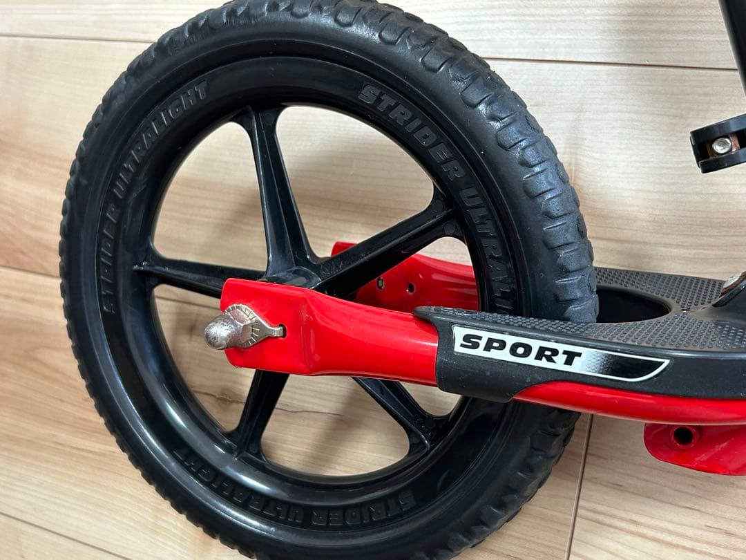 【正規品】STRIDER ストライダー スポーツモデル 12インチ 赤 レッド