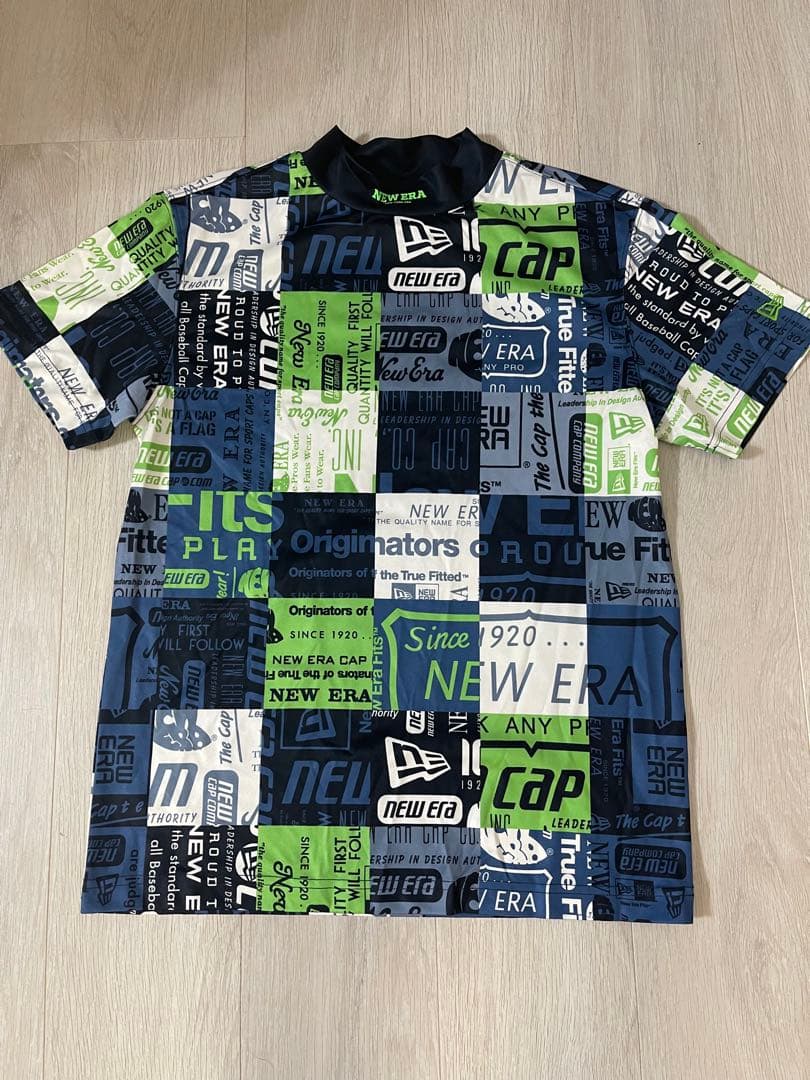 NEW ERA 半袖ミッドネック Tシャツ アーカイブオールオーバーロゴネイビー