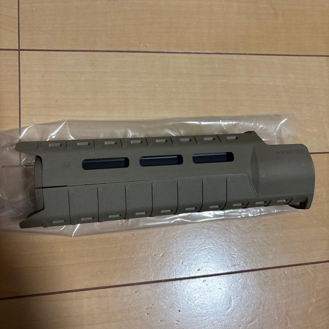 実物MAGPUL MOE SL HAND GUARD カービン長 FDE