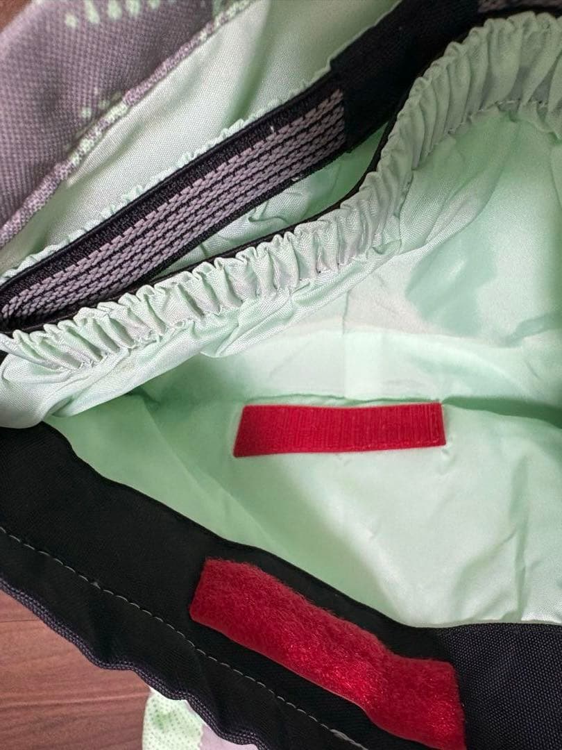新品　BURTON キッズ　スノーボードパンツ スキーウェア カモフラ柄