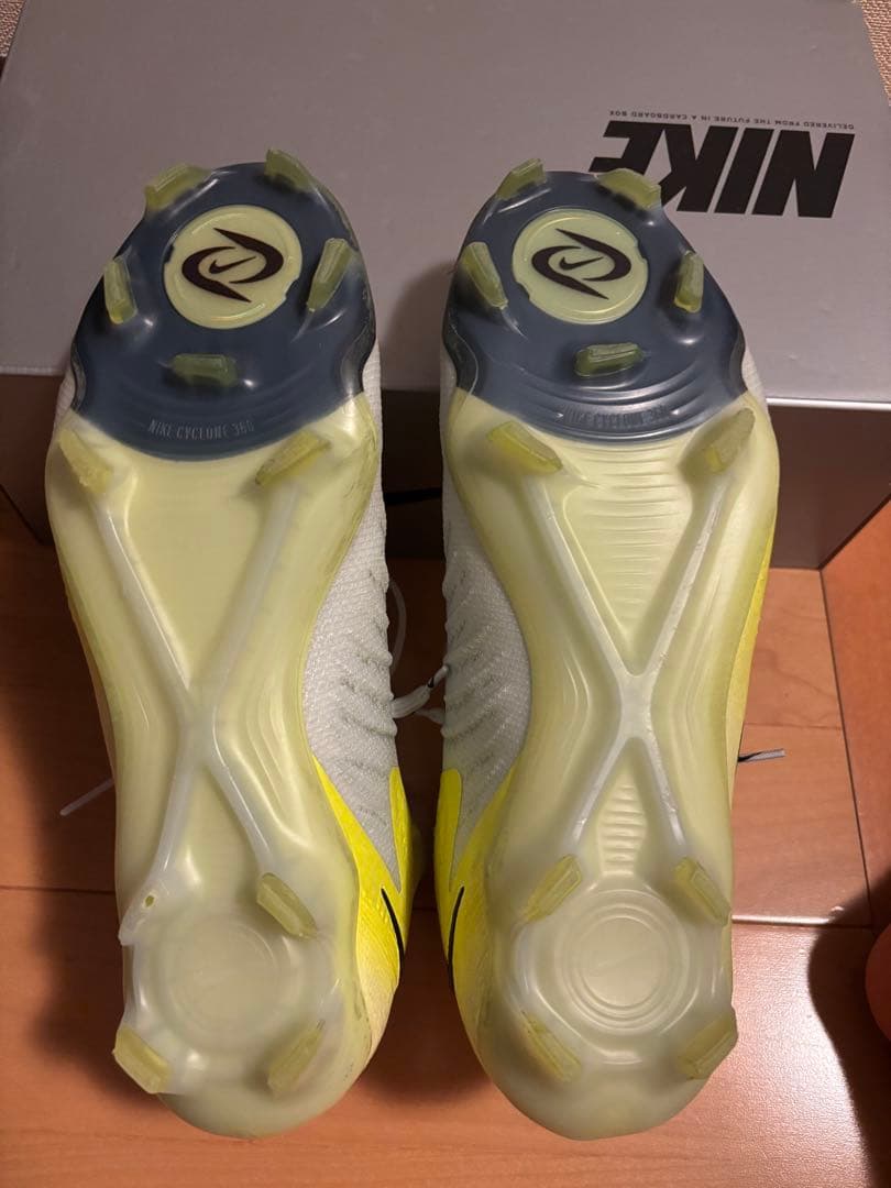 NIKE ファントム ルナ2 エリート FG ハイカット サッカースパイク