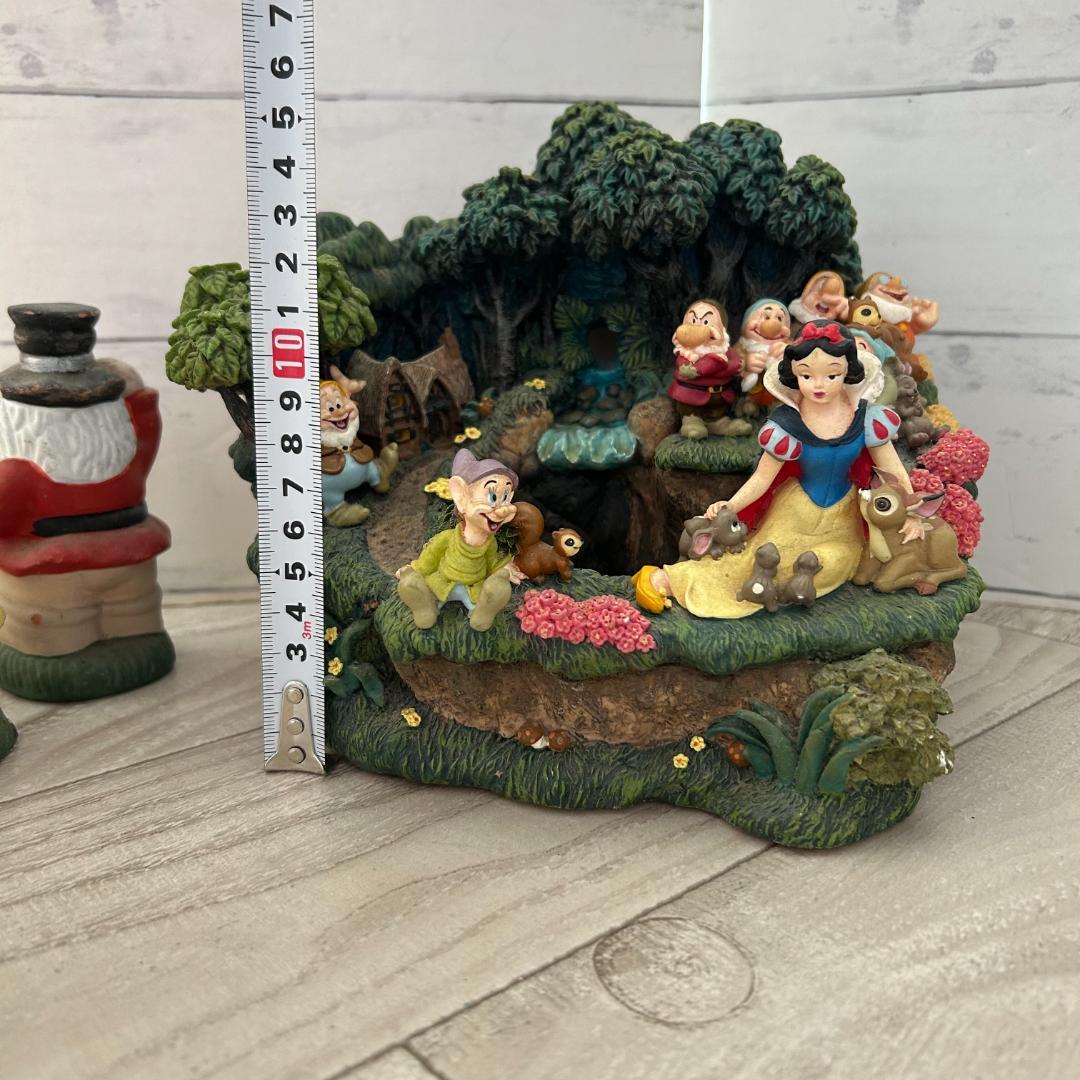 せ*✿様 入手困難！ディズニーストア 白雪姫 七人の小人 ジオラマ 置物と陶器の
