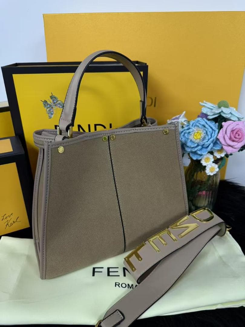 即日発送~~ FENDI ベージュ トートバッグ