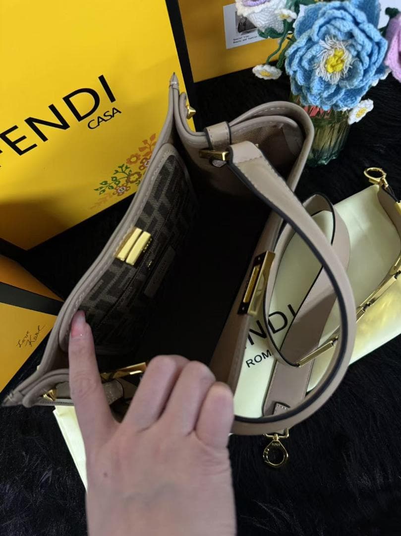 即日発送~~ FENDI ベージュ トートバッグ