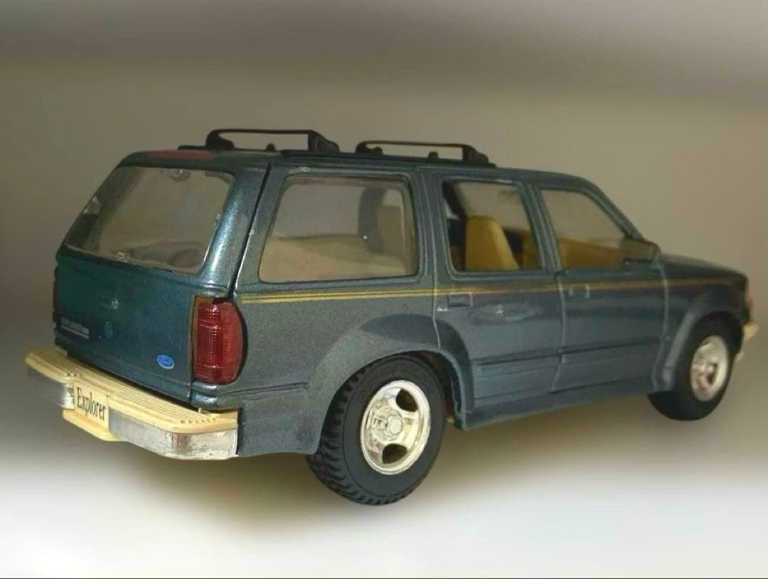 レア！　フォード　エクスプローラー　エディバウアー　1/24 アメ車　ミニカー