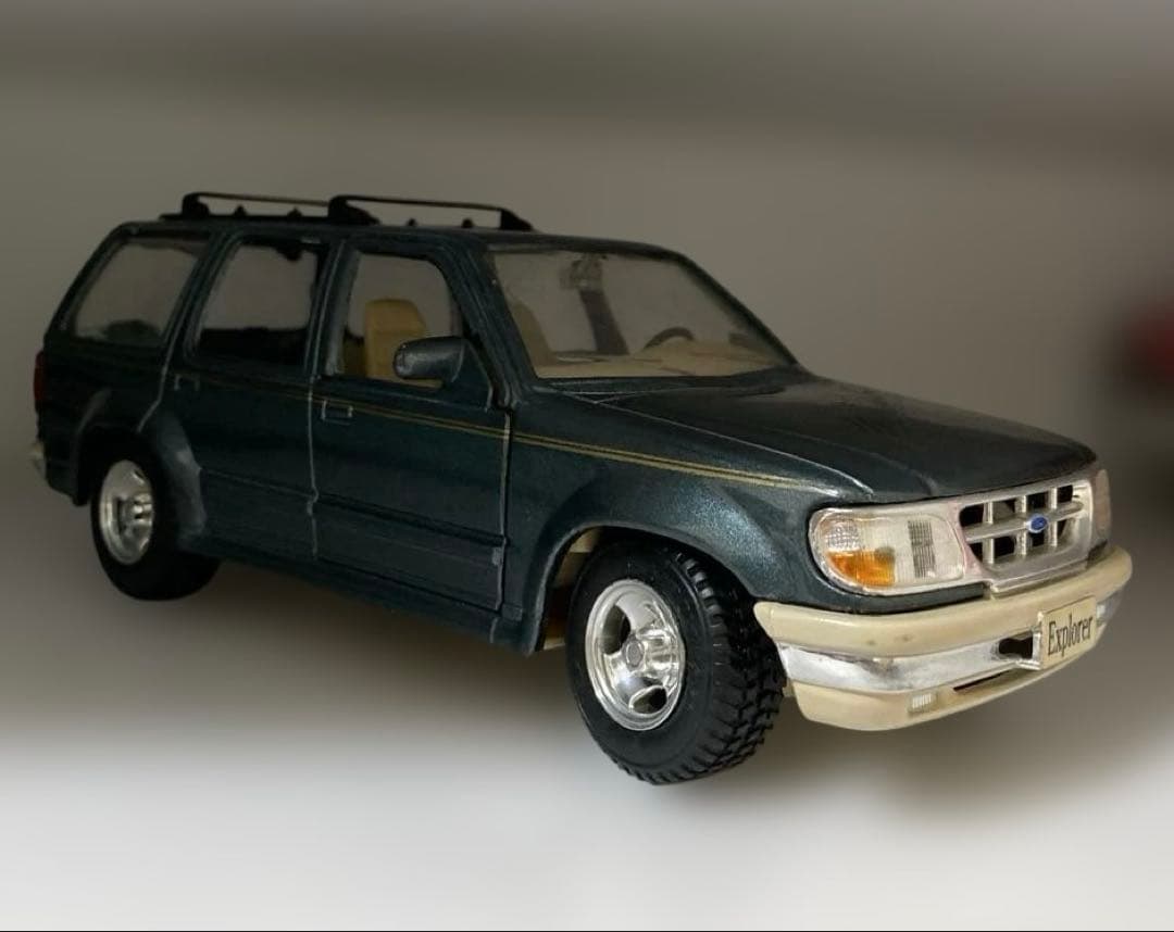 レア！　フォード　エクスプローラー　エディバウアー　1/24 アメ車　ミニカー