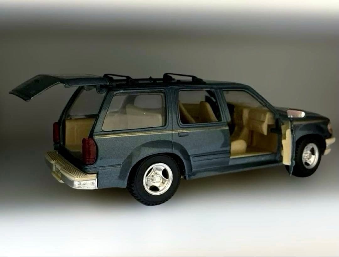 レア！　フォード　エクスプローラー　エディバウアー　1/24 アメ車　ミニカー