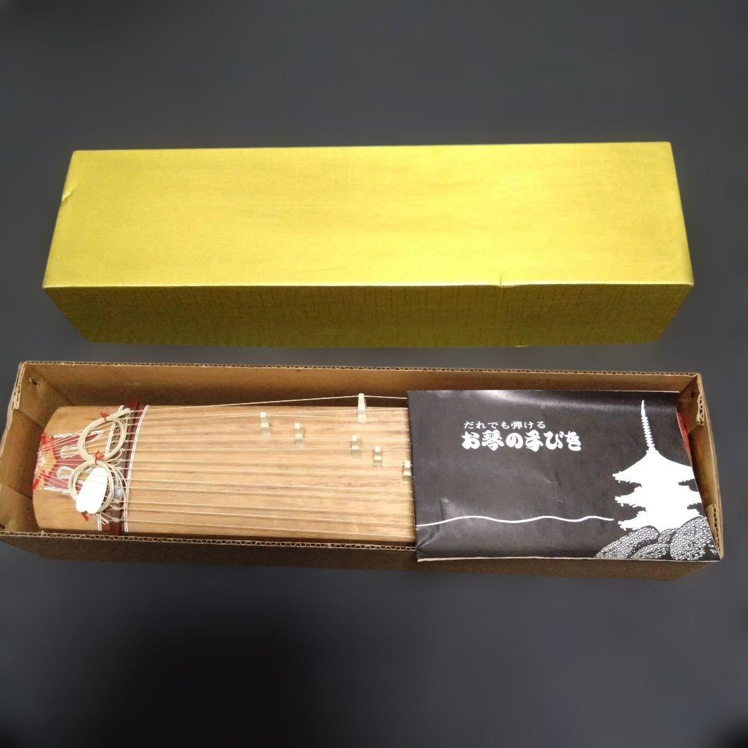 木製琴 13弦 伝統的模様 寸法43センチ