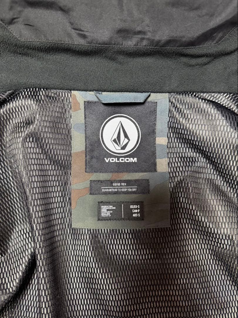 【VOLCOM】STONE ゴアテックスジャケット(迷彩スノーボードジャケット)