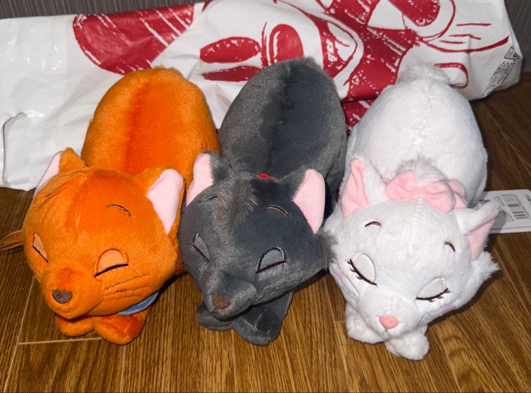 【新品未使用タグ付き】ディズニーストア おしゃれキャット ぬいぐるみのび