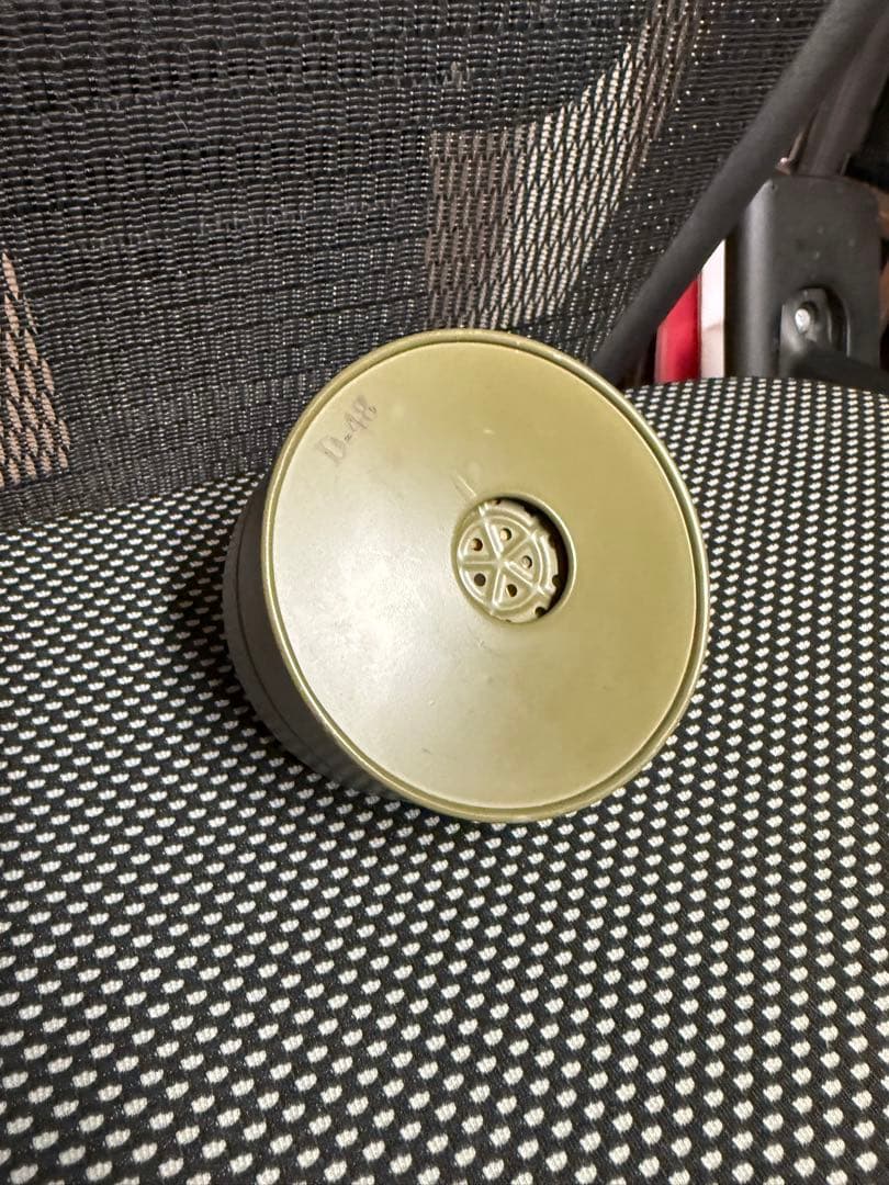 N*E様 チェコ軍　実物ガスマスク　吸収缶、バッグセット