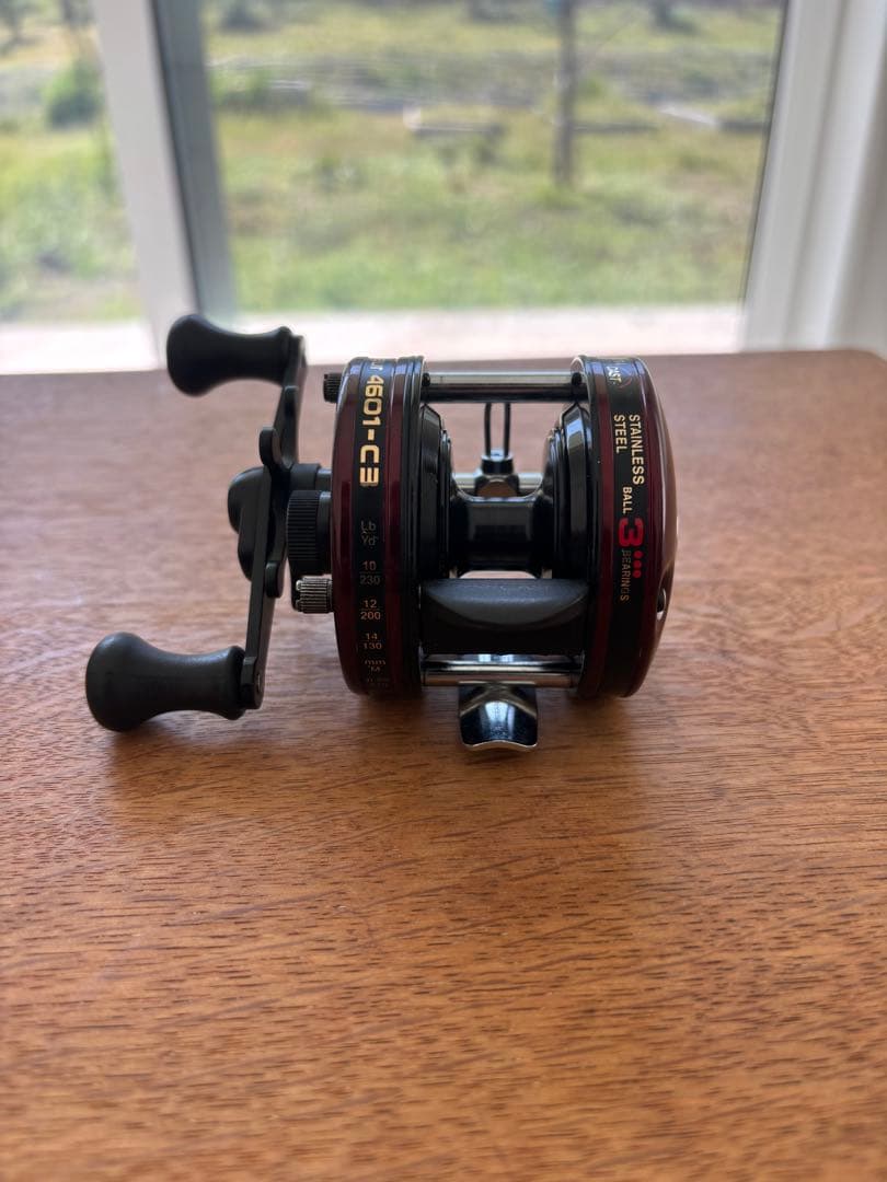 Abu Garcia 4601 C3 左巻き ワインカラー 020003