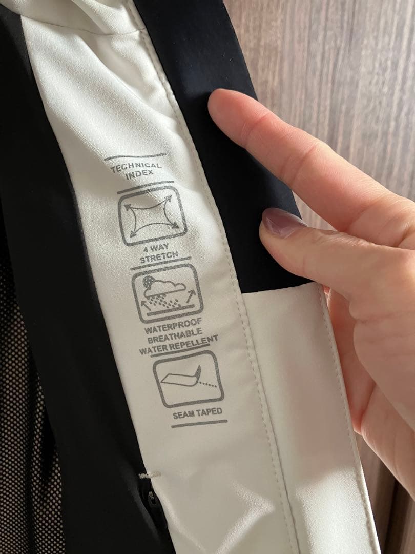 ARMANI スノーウエア　白　上下セット　セール