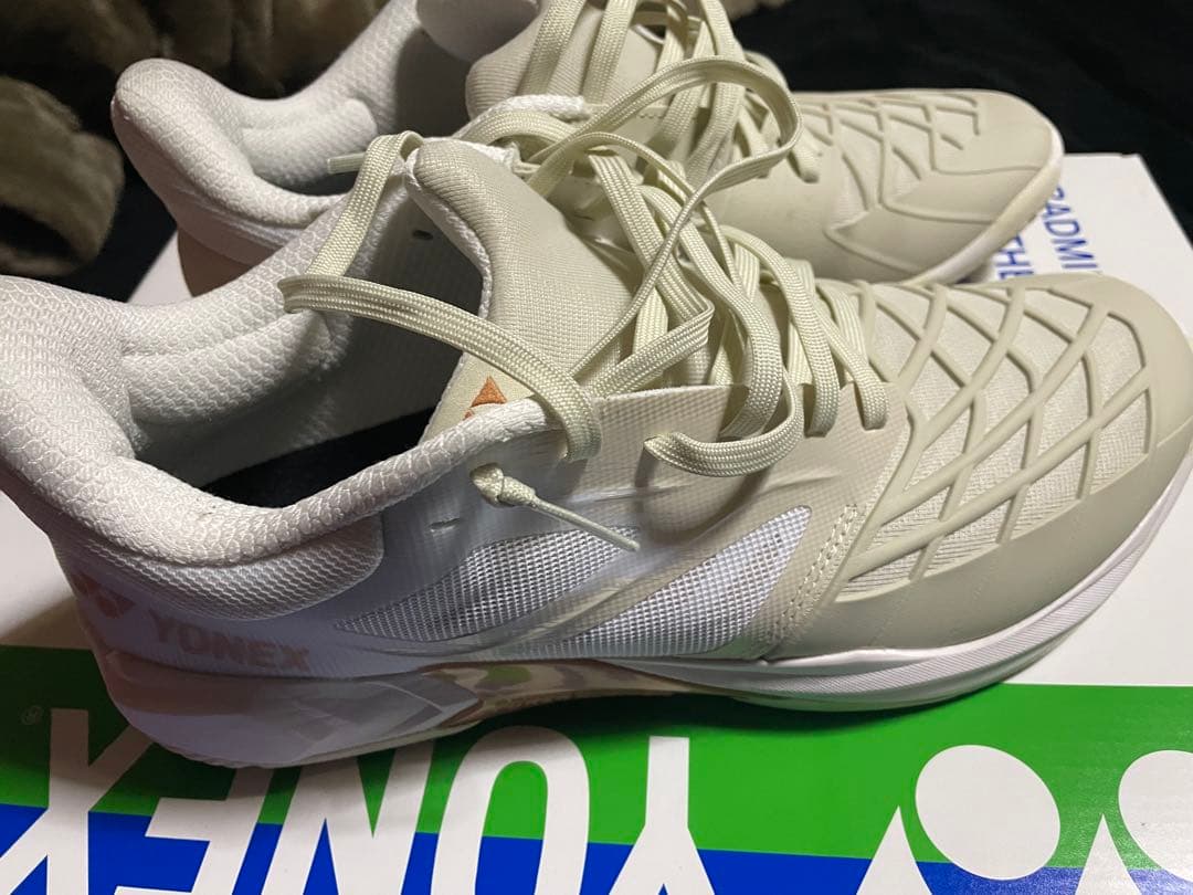 YONEX ホワイト バドミントンシューズ