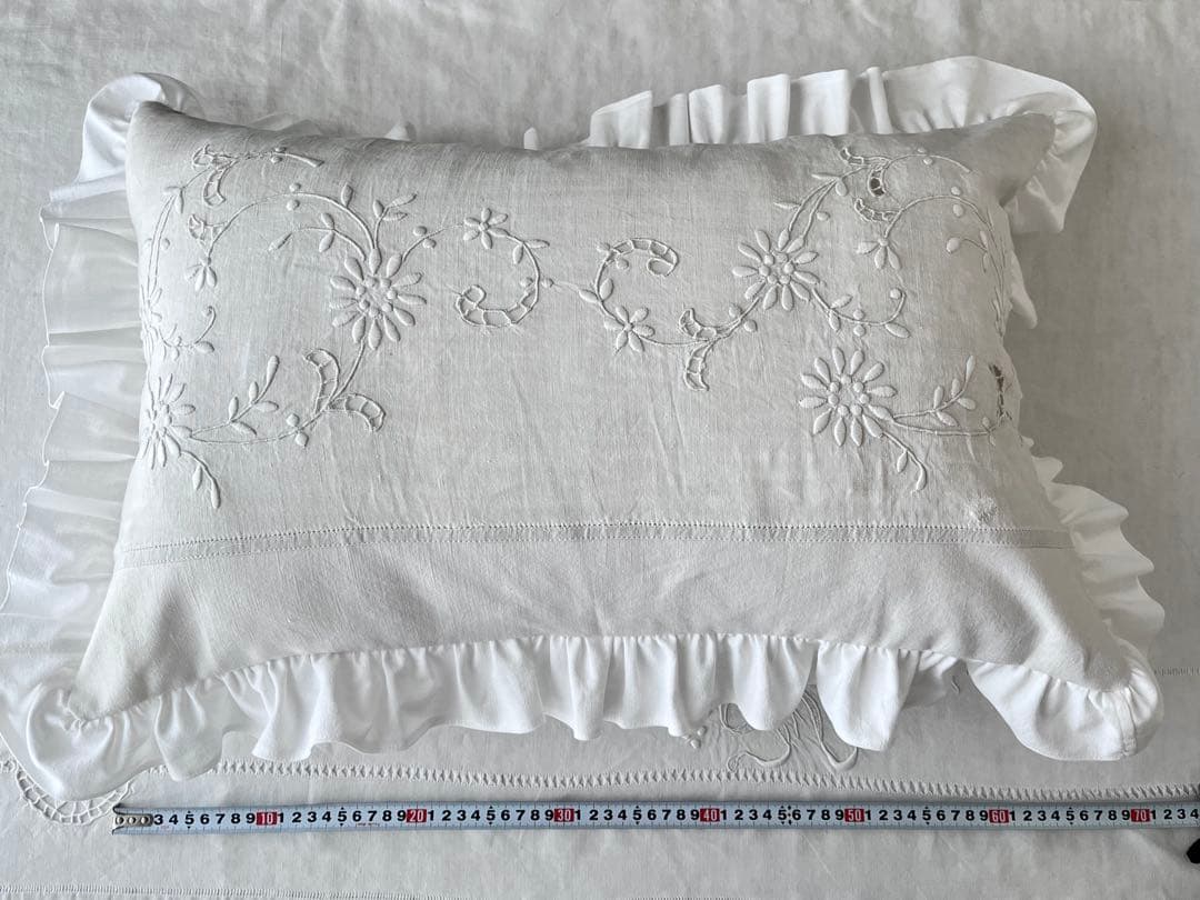 【美品】フランスアンティーク 手刺繍花模様 フリルクッションカバー [3150]