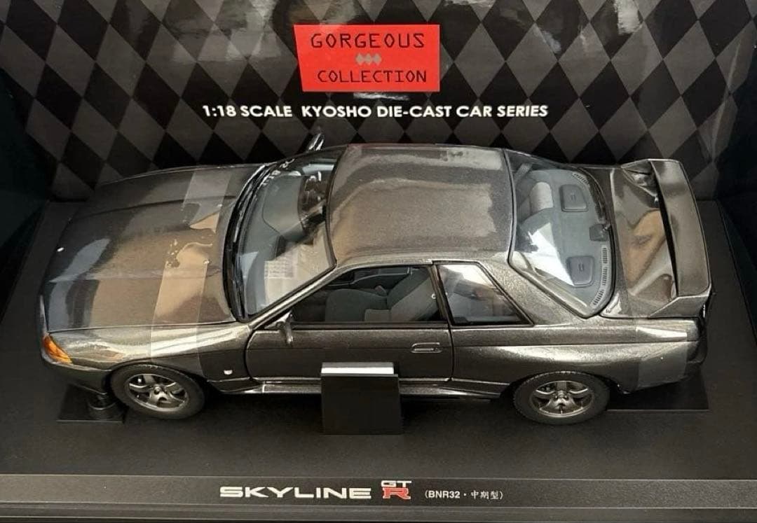 京商 ニッサン スカイラインGT-R 1/18 R32 NISSAN