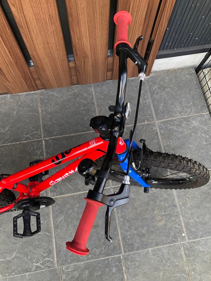 ヨツバサイクル　18インチ　ヒーローレッド　完全室内保管