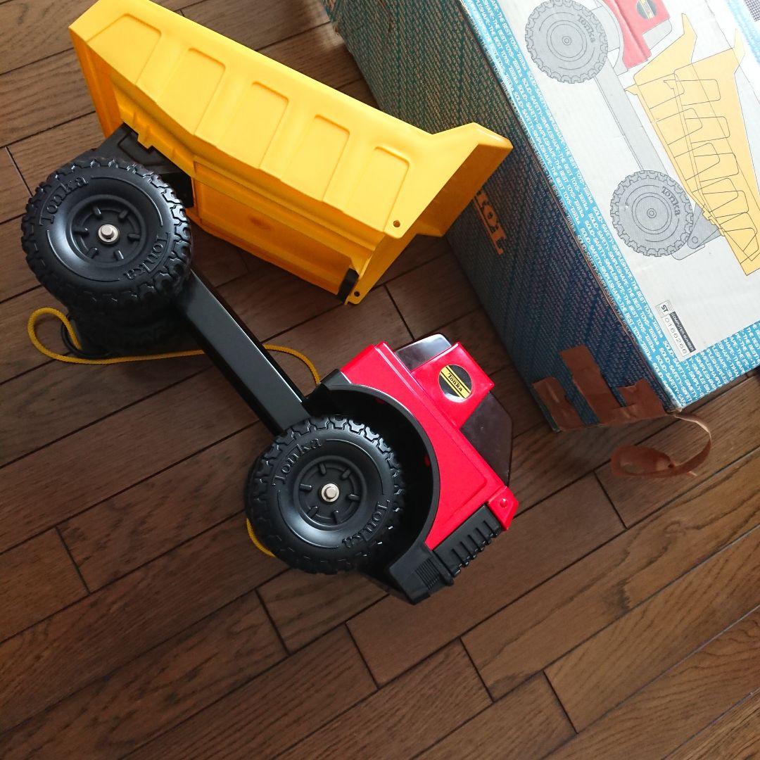 トンカ Tonka 赤いダンプカーと黄色い荷台