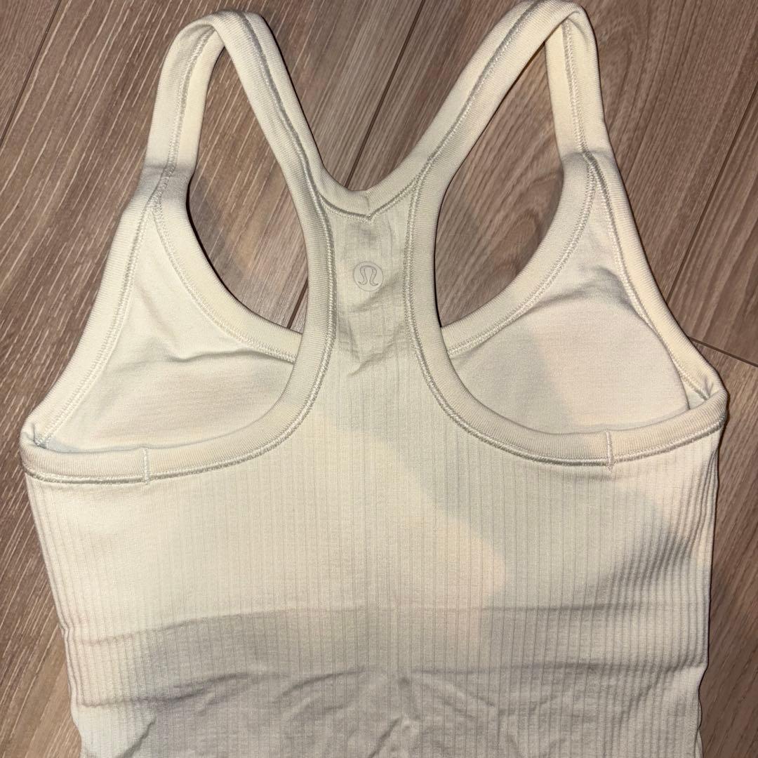 lululemon Ebb to Street タンクトップ
