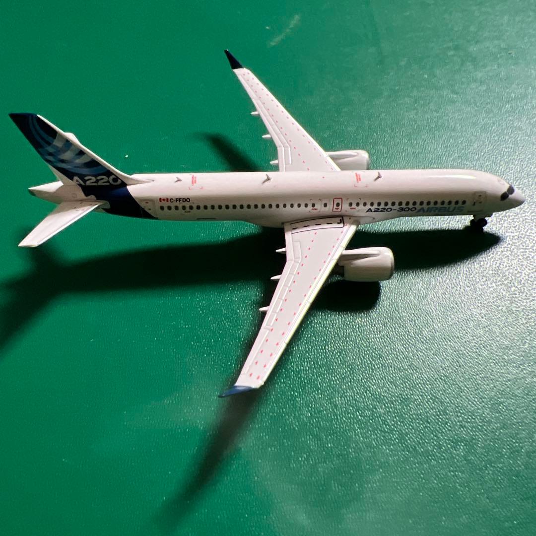 エアバス A220-300 1/400 herpa