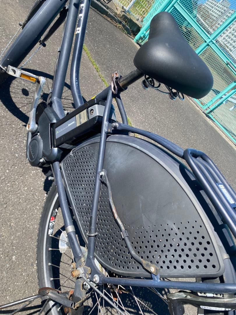 つや消しの紺色　電動アシスト自転車