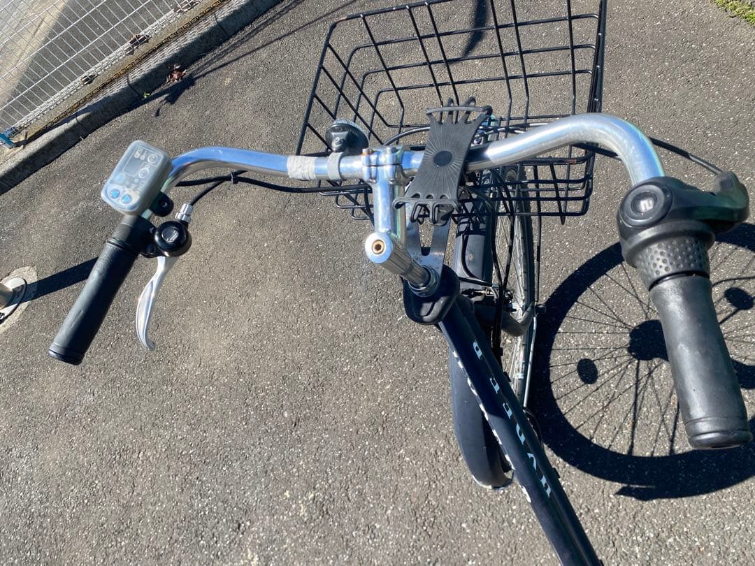 つや消しの紺色　電動アシスト自転車