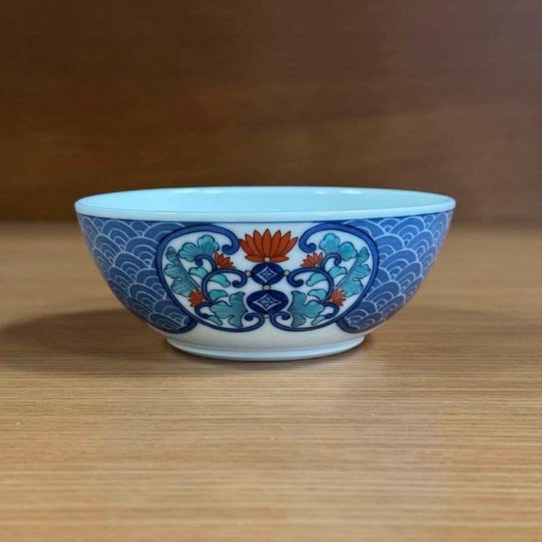 伊万里焼 畑萬陶苑：鍋島 色絵墨弾き青海波唐花紋 多用小鉢（小）