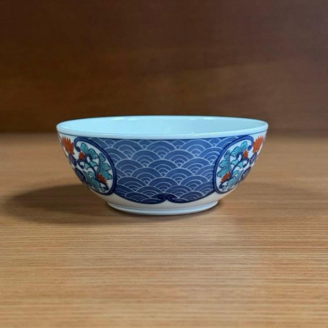伊万里焼 畑萬陶苑：鍋島 色絵墨弾き青海波唐花紋 多用小鉢（小）