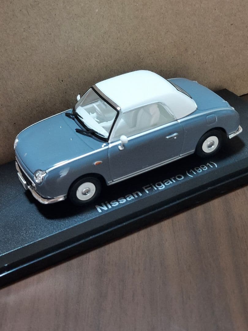 フィガロ&マツダAZ１（国産名車）1/43ミニカー２台セット