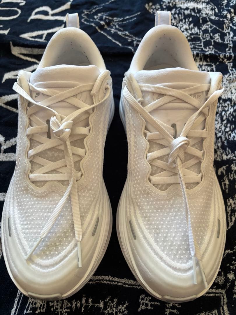 ナイキ　ボメロプラス　NIKE VOMERO PLUS