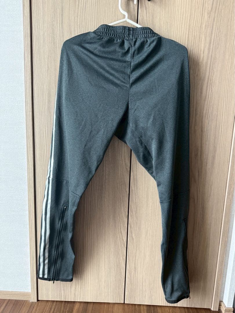 環太平洋大学　IPU サッカー　adidas グレー ジャージ 上下セット　M