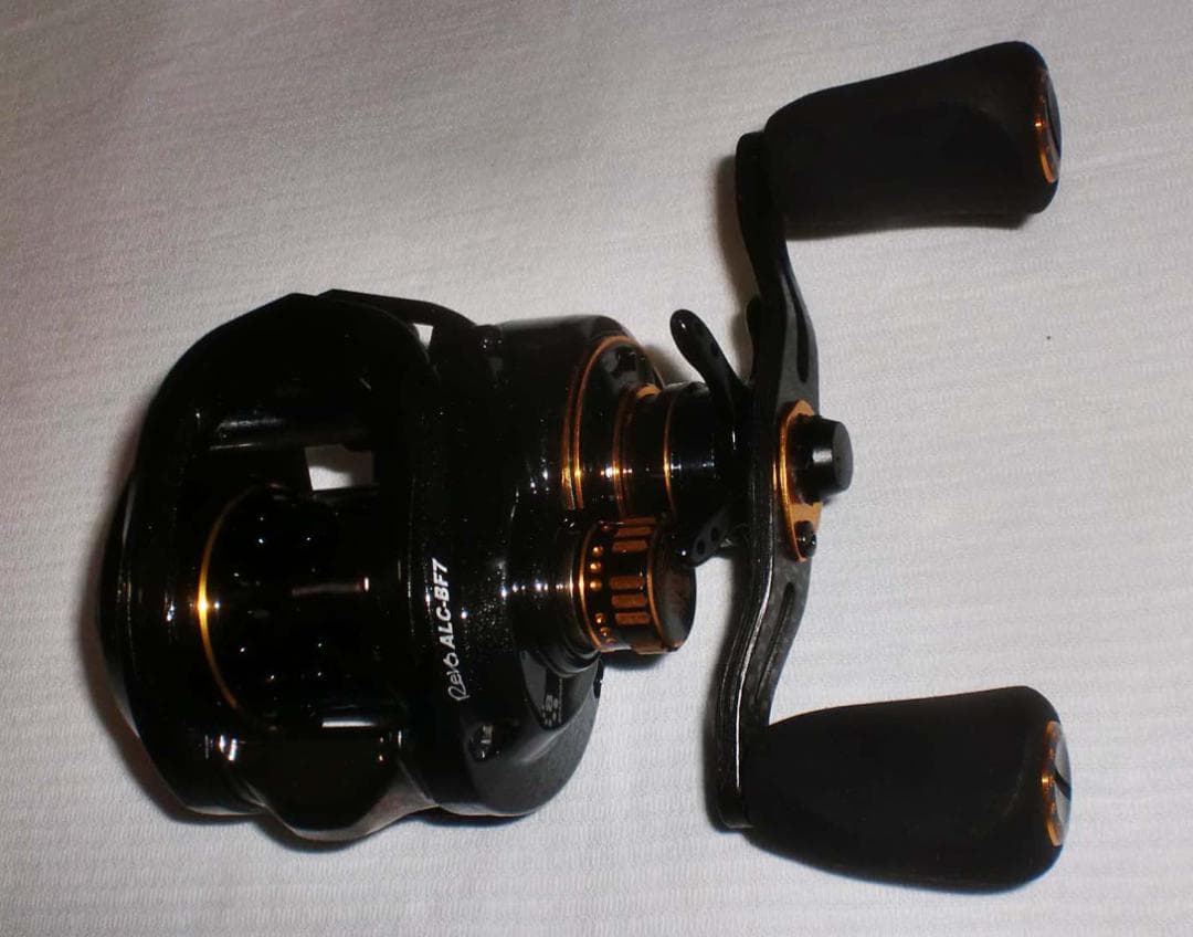 アブガルシア　レボ　エーエルシー　ＢＦ７（Revo ALC-BF7）【右巻】新品