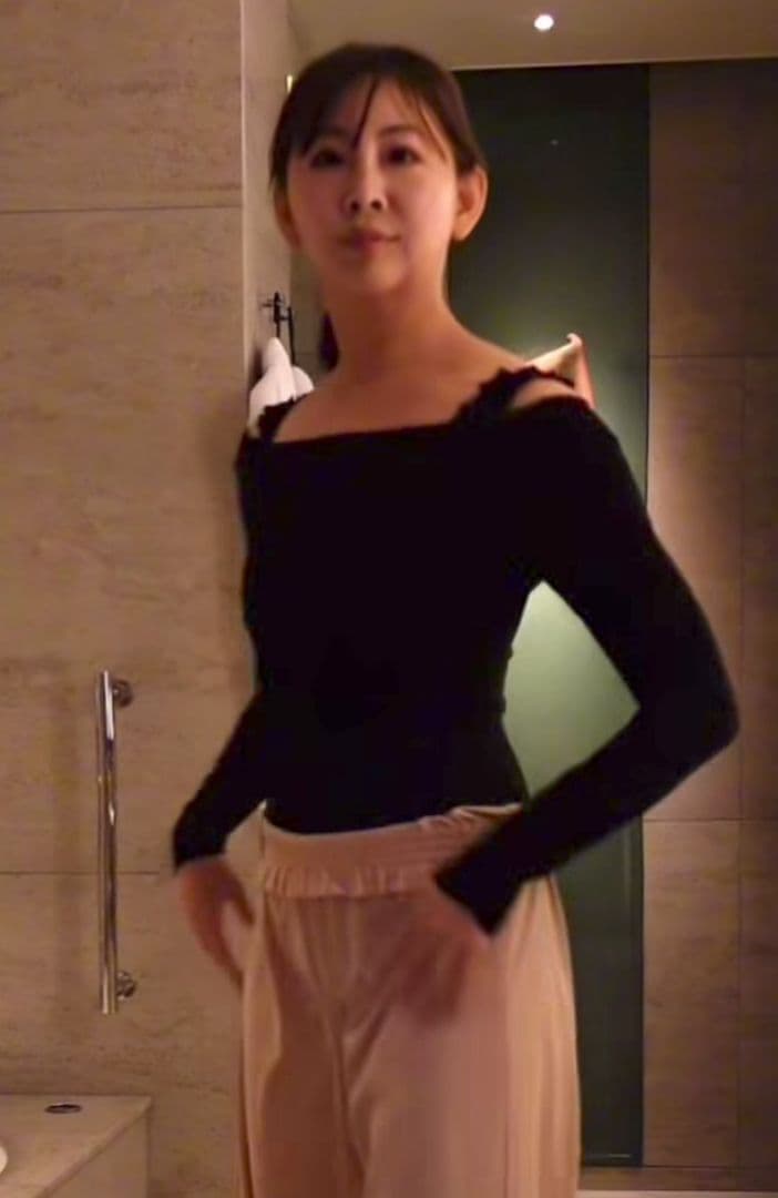 新品リチューンround tops black スティナstina